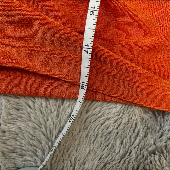 Women's Collar Button Down Ruched Long Sleeve Fitted Crop Top - Picture 9 of 10